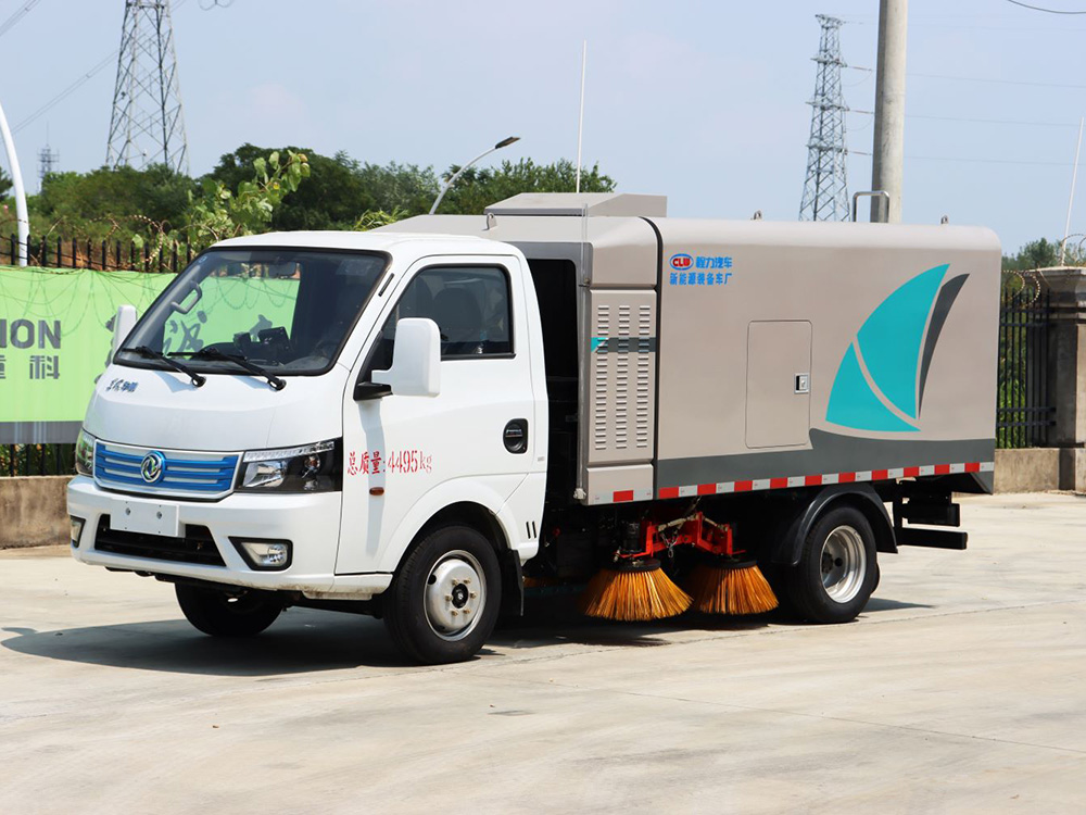 东风华神扫路车