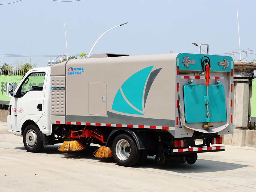 东风华神扫路车