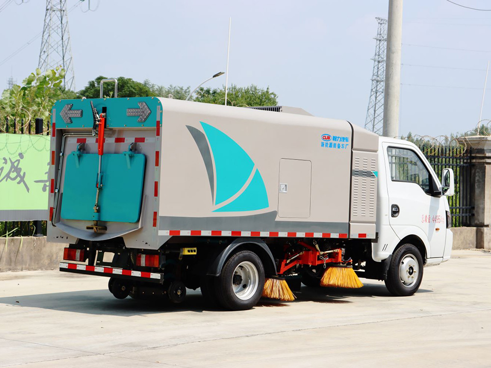东风华神扫路车