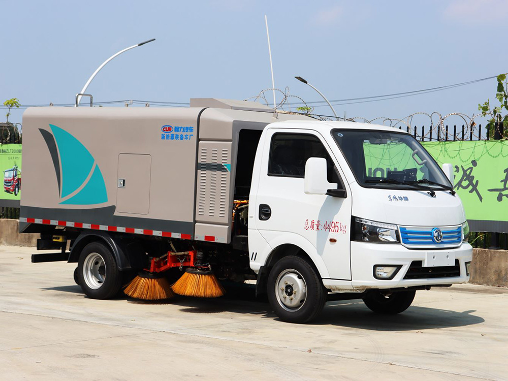 东风华神扫路车