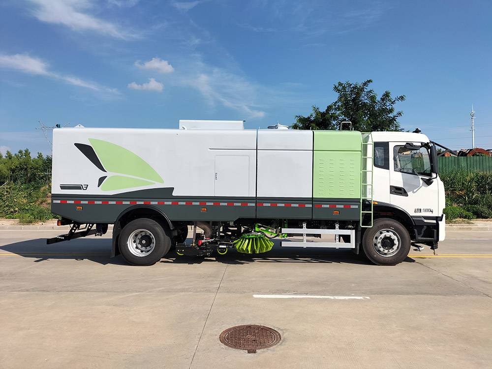 东风天锦纯电动洗扫车-18T