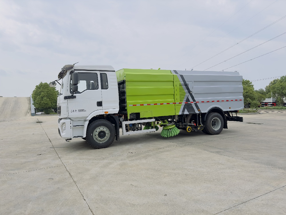 陕汽德龙纯电动洗扫车