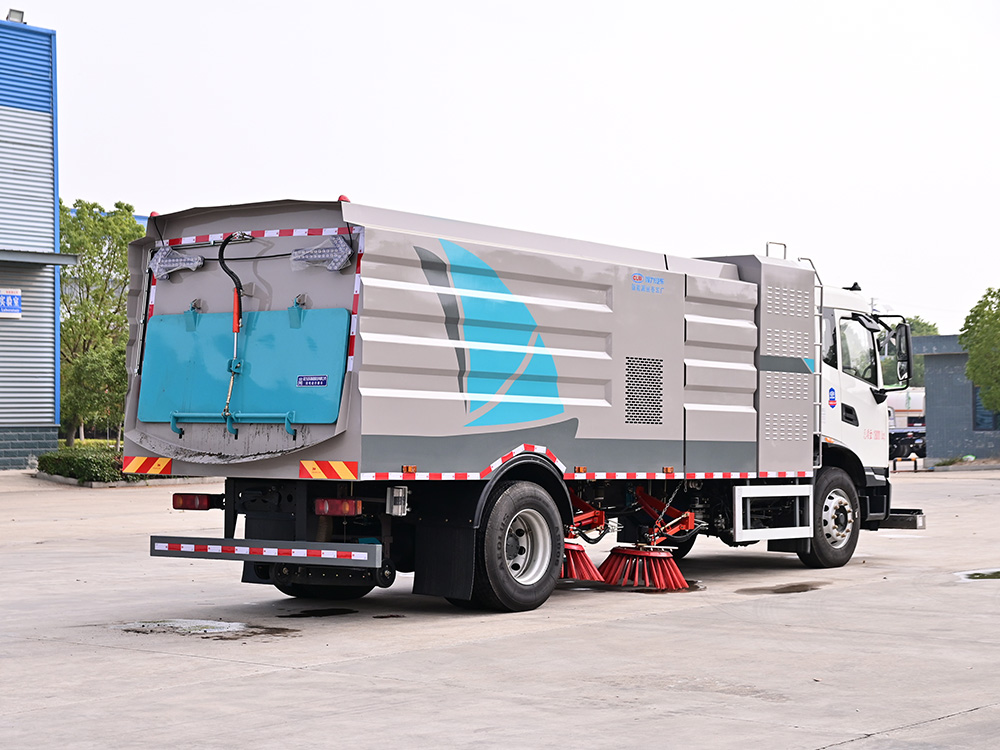 东风天锦纯电动扫路车