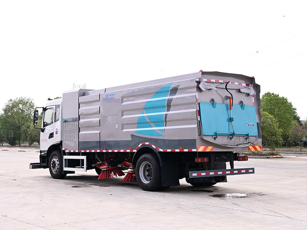 东风天锦纯电动扫路车