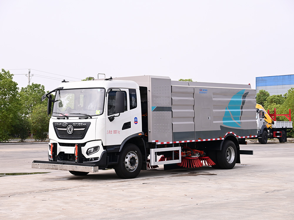 东风天锦纯电动扫路车