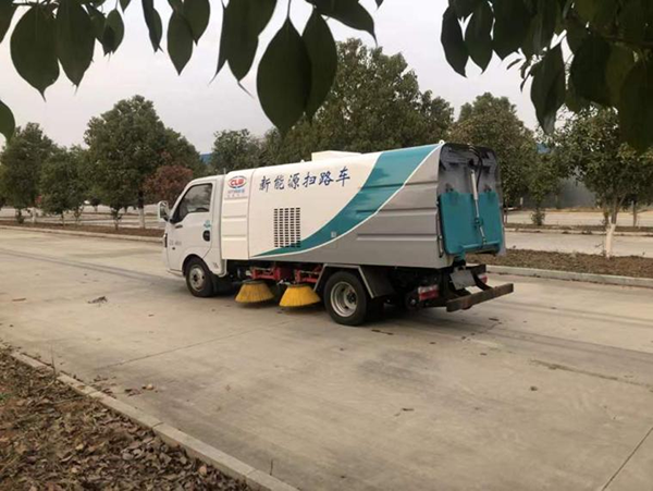东风途逸纯电动扫路车