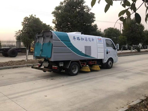 东风途逸纯电动扫路车