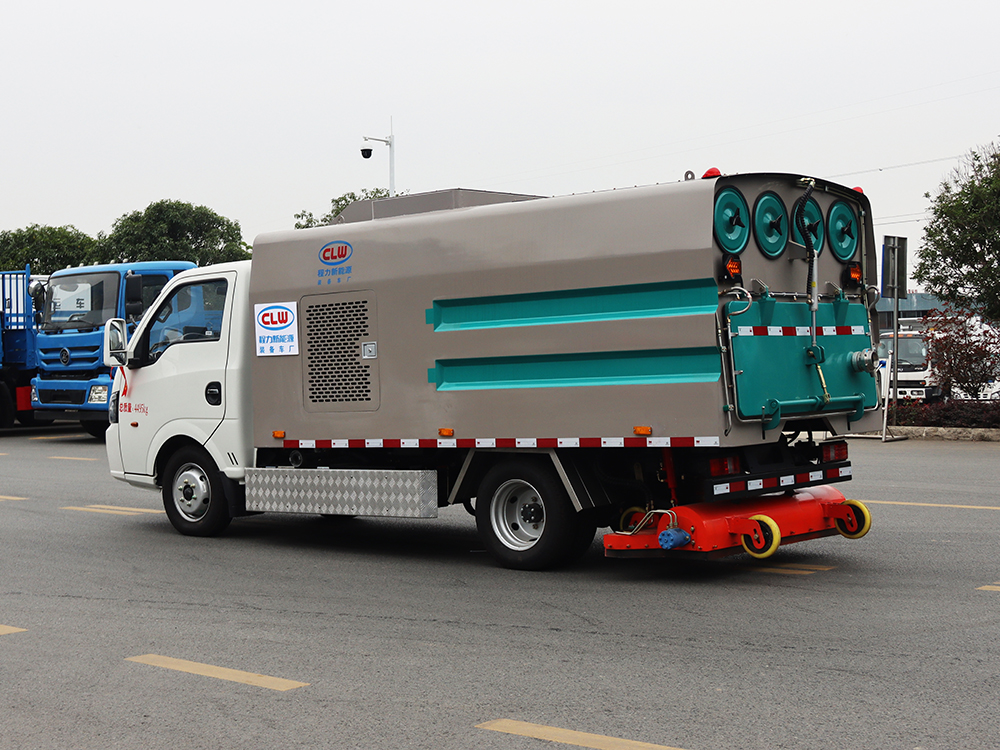 东风华神纯电动吸尘车