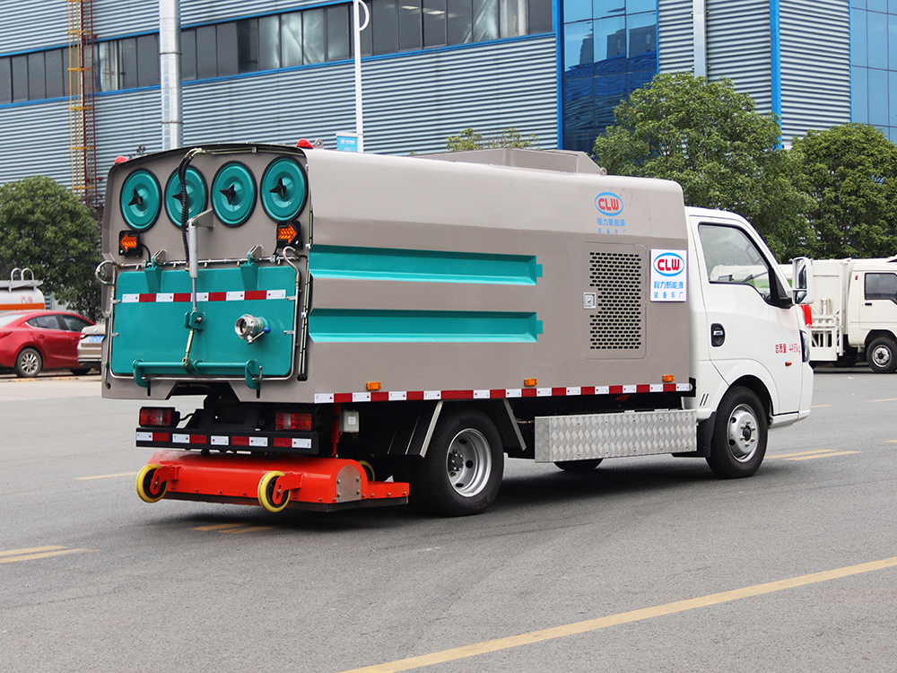 东风华神纯电动吸尘车