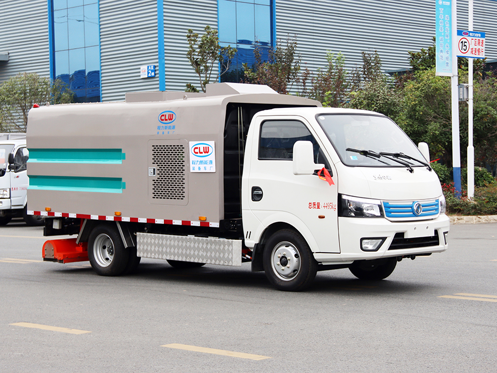 东风华神纯电动吸尘车