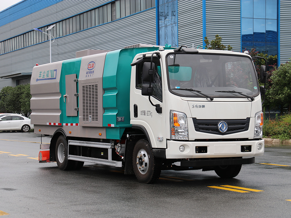 东风华神纯电动吸尘车