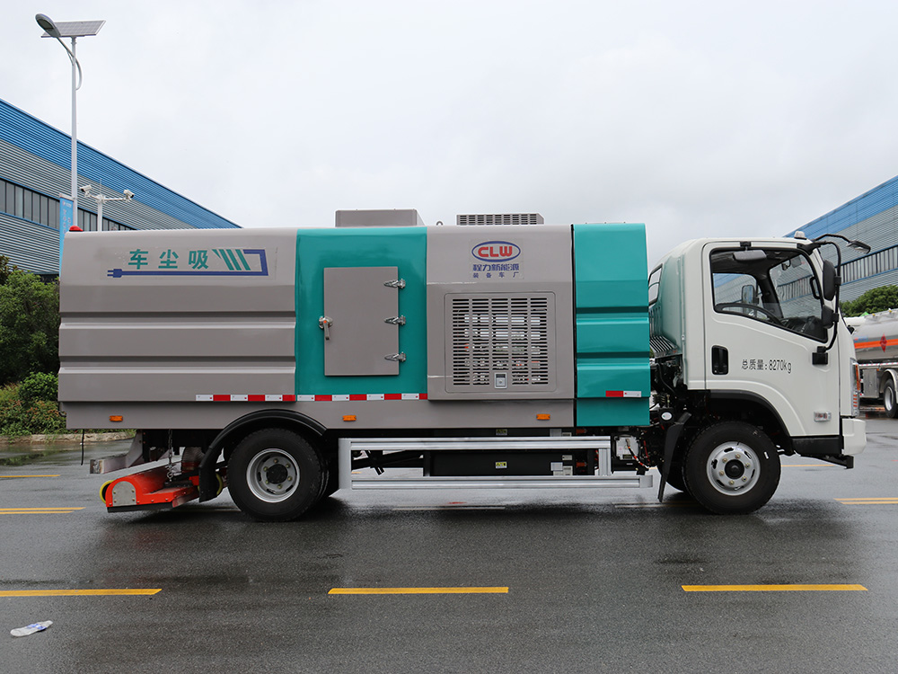 东风华神纯电动吸尘车