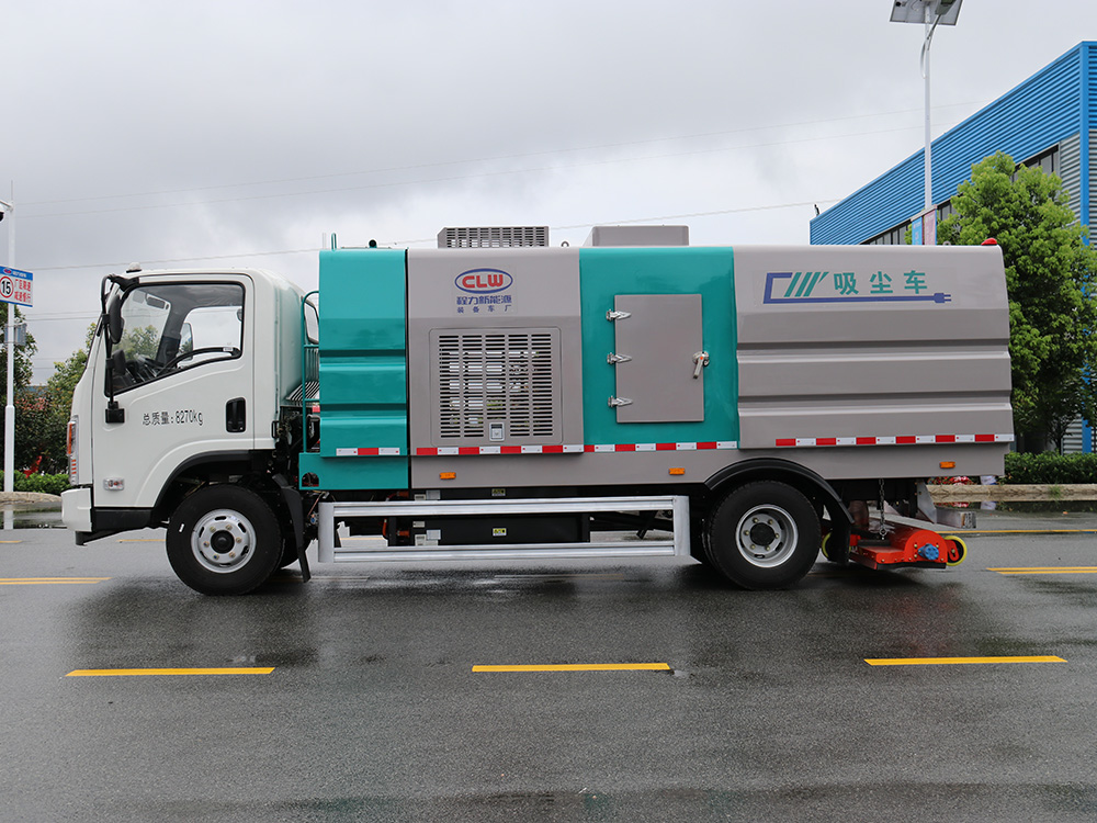 东风华神纯电动吸尘车