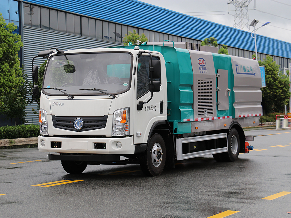 东风华神纯电动吸尘车