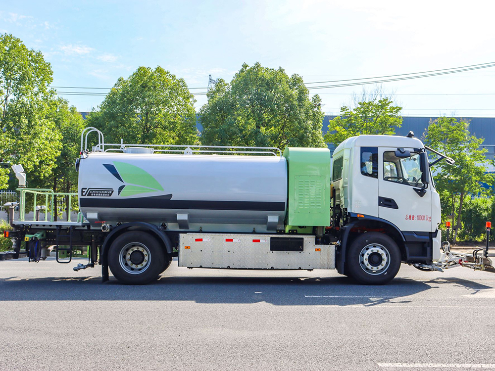 东风天锦CLH5181GXSBEV纯电动洒水车