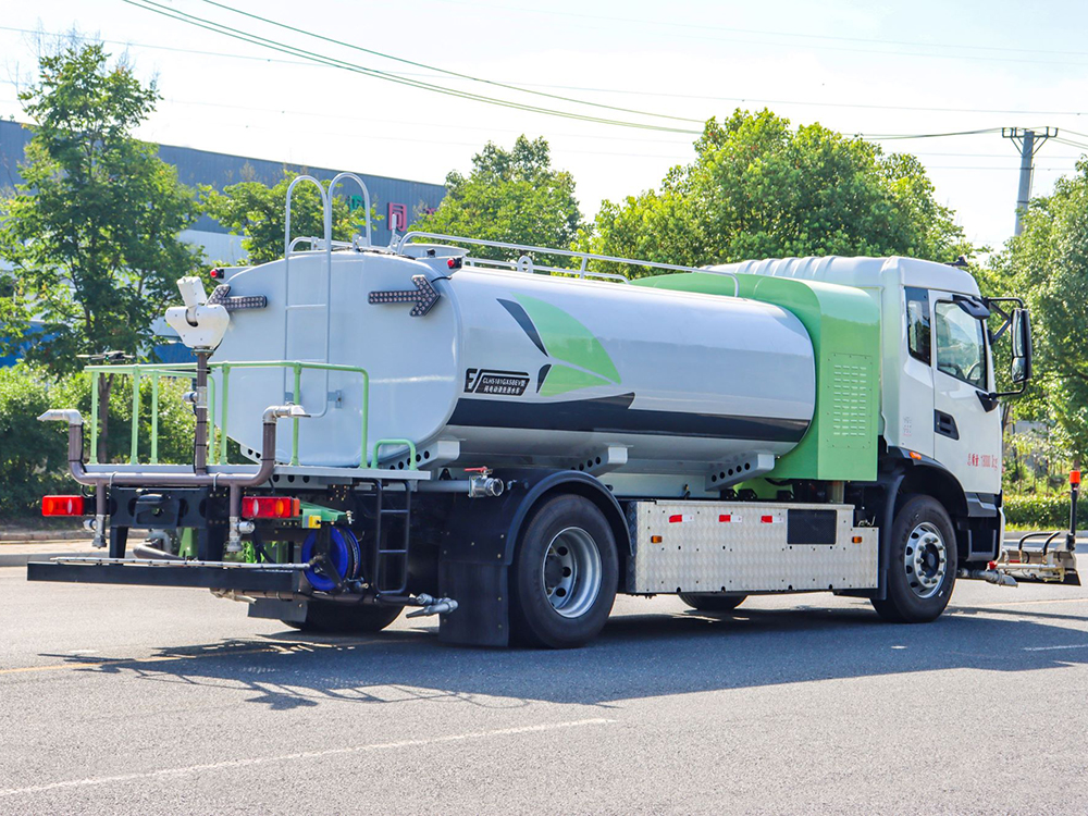 东风天锦CLH5181GXSBEV纯电动洒水车