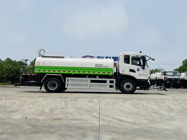 程力牌CL5182GSSBEV型纯电动洒水车