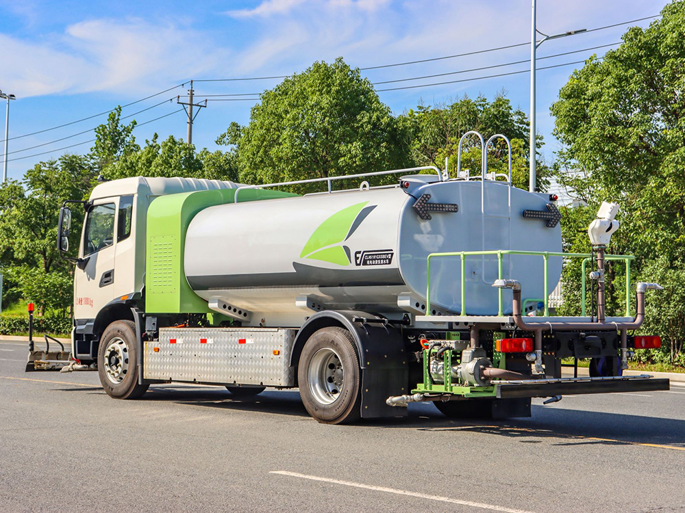 东风天锦CLH5181GXSBEV纯电动洒水车