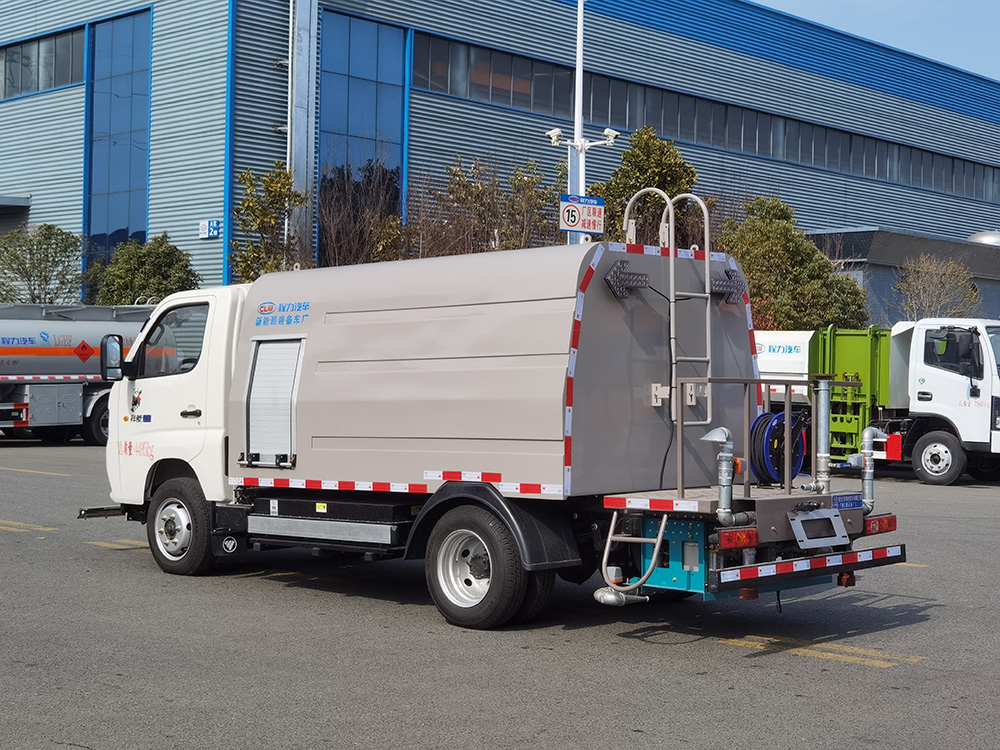 福田祥菱M2 CL5043TYHBEV电动路面清洗车