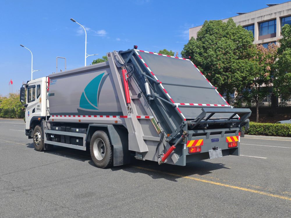 东风华神CL5180ZYSBEV(风帆涂装)纯电动压缩垃圾车