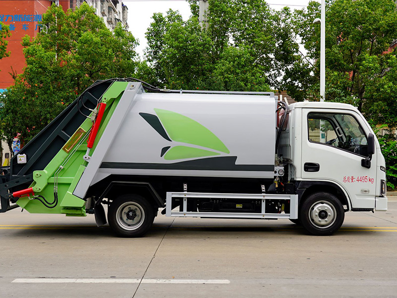 上汽跃进纯电动压缩垃圾车