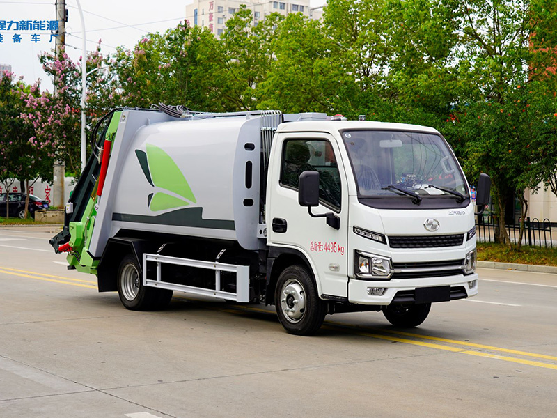 上汽跃进纯电动压缩垃圾车