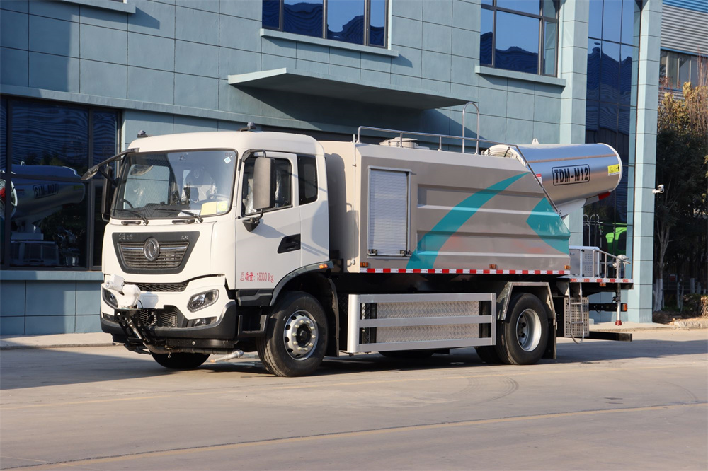 东风天锦纯电动多功能抑尘车