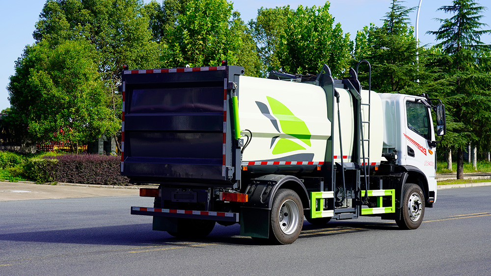 东风华神纯电动侧装压缩垃圾车