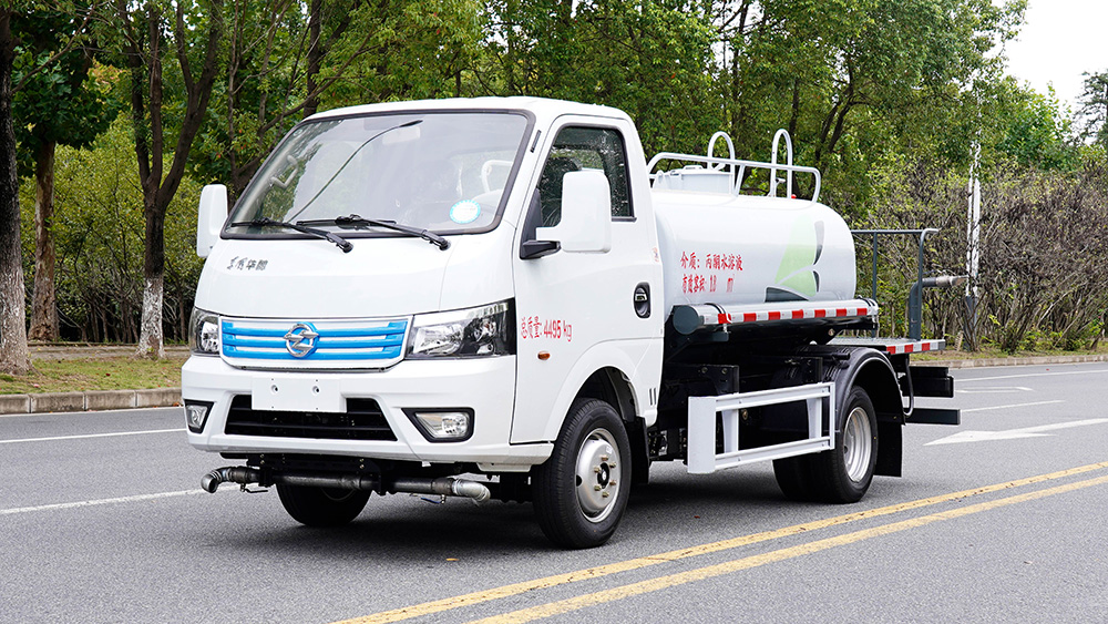 东风华神纯电动洒水车