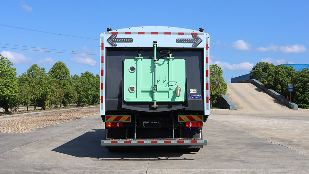 东风天锦纯电动洗扫车-18T