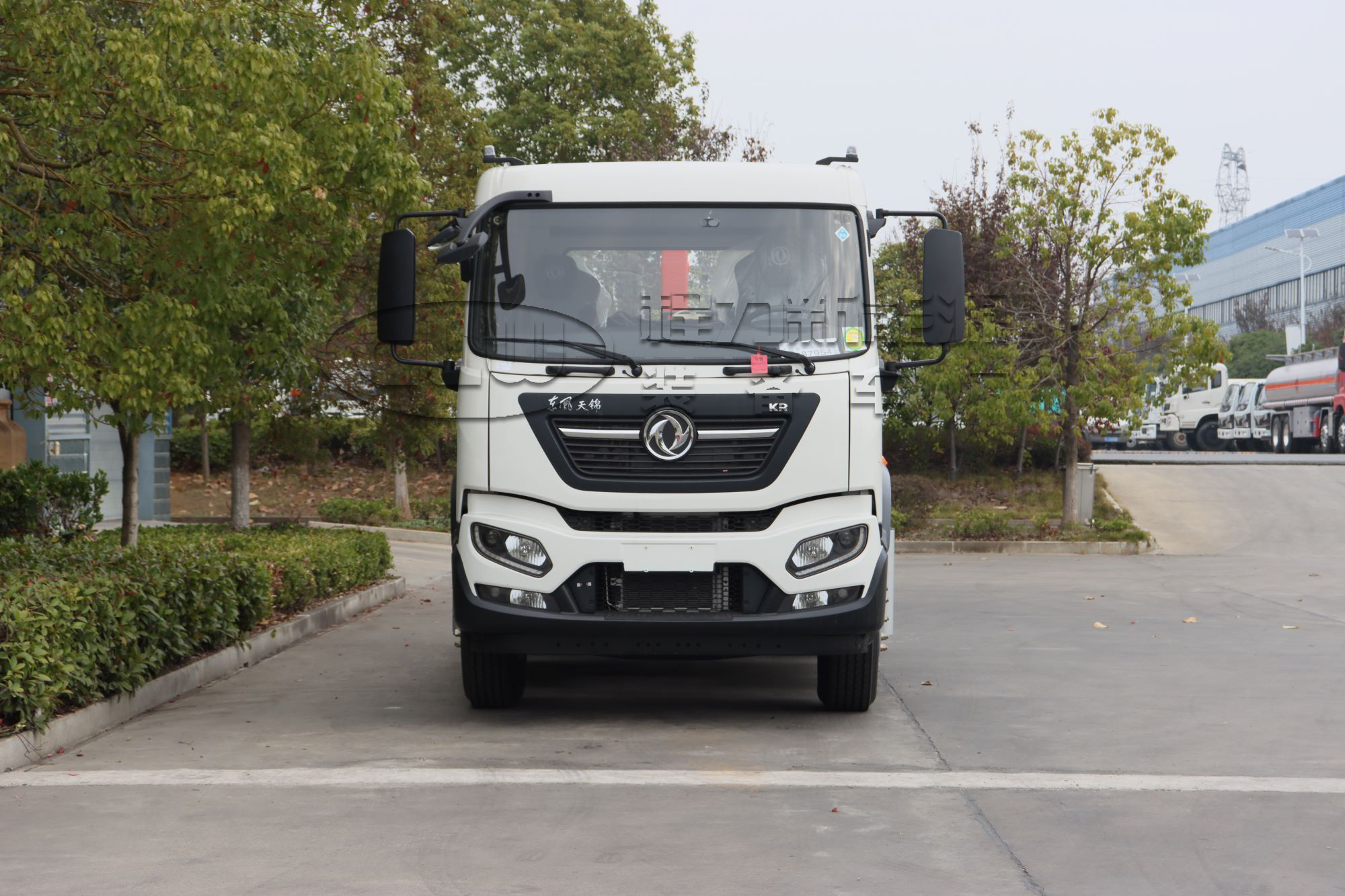 东风天锦18吨CL5180ZXXBEV纯电动勾臂车