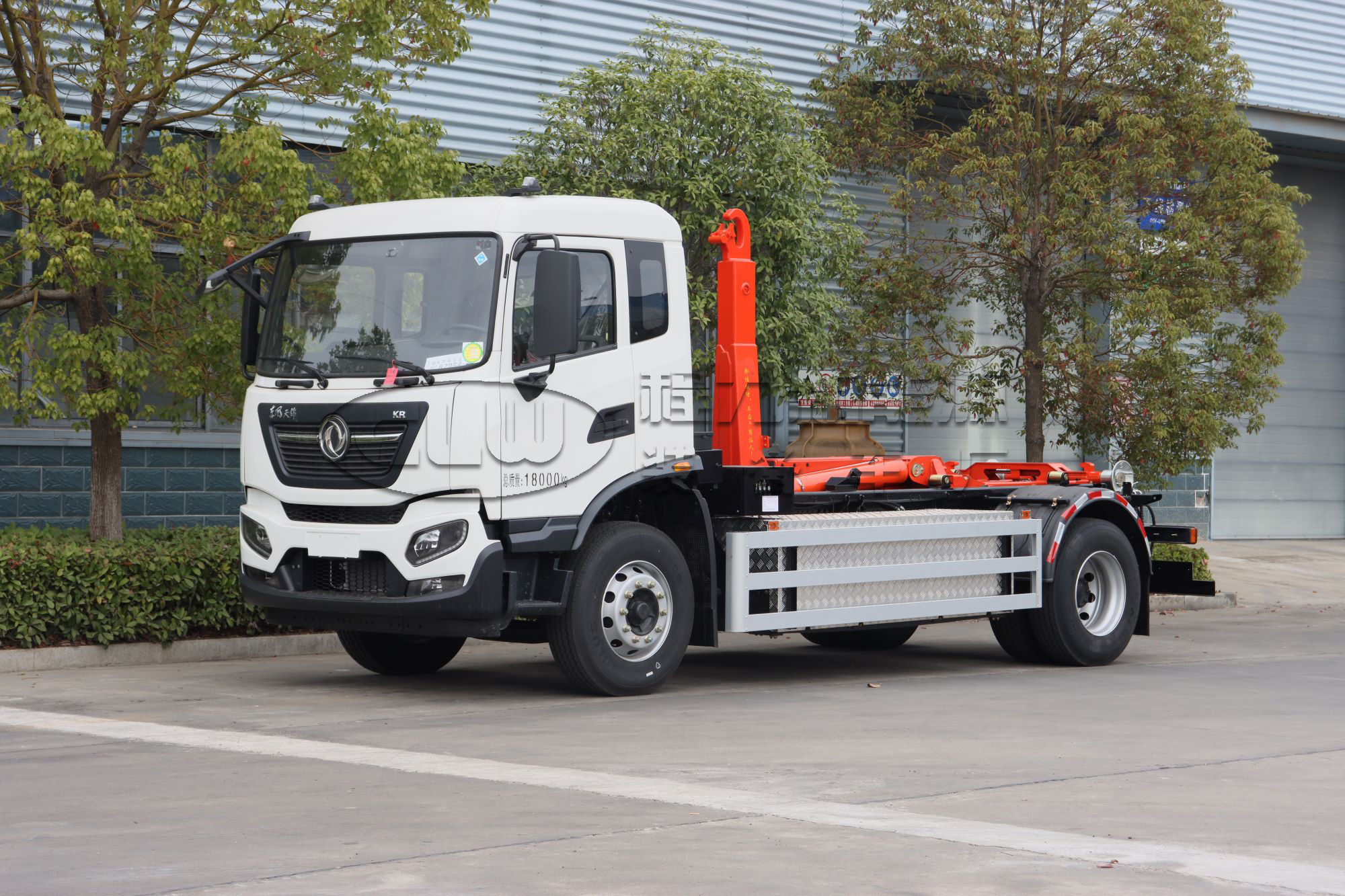 东风天锦18吨CL5180ZXXBEV纯电动勾臂车